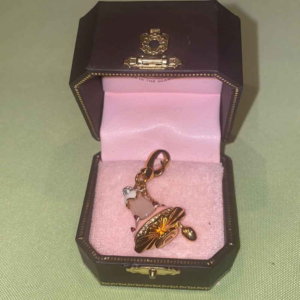 New juicy couture desert charm! Very rare dessert cake!